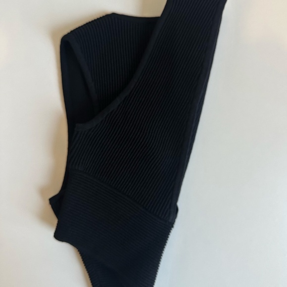 Aritzia Babaton Sculpt Knit Deep V Tank - Picture 4 of 7